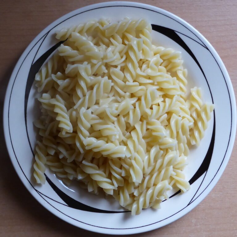 Plato de pasta como fuente de hidratos en la alimentación para Hyrox